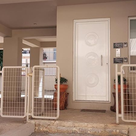 Momenti Felici Apartment Artemida  Bagian luar foto